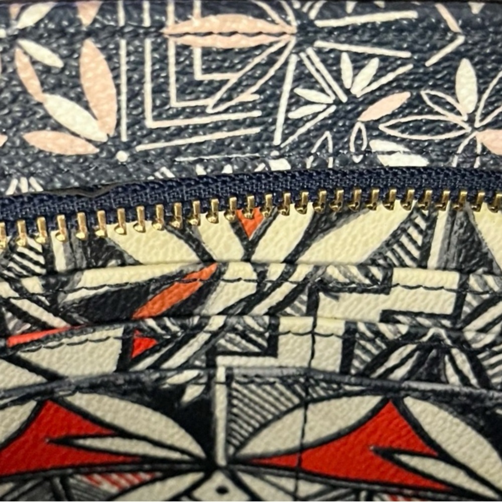 Tory Burch Red and Navy Crossbody Bag with Geometric Design - Picture 5 of 9